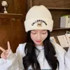 Gorro Bordado Estilo Coreano de Oso para Mujer, Gorro de Punto Versátil para Otoño e Invierno, Hace que la Cara se Vea Más Pequeña, Gorro Postparto para Pareja, Moderno