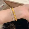 Pulseira de Ouro Banhado com Fecho de Diamante Torcido Escovado de Luxo para Mulheres, Versátil e Empilhável