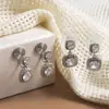Pendientes Cuadrados Minimalistas de Nicho Pinzas para Orejas de Espiral Mosquitera Pendientes de Circonita Súper Brillantes Pendientes Versátiles para el Viaje Diario Sin Perforación