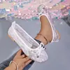 Outono 2026 Sapatos Respiráveis de Malha Flor Laço Sandálias de Mãe Sapatilhas de Solado Macio Sapatos Femininos Verão Respiráveis