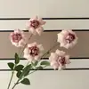 Flores de rosa artificiales de nuevo estilo, tipo flip-flap con borde rizado, para decoración de habitaciones de boda, arreglos de lugares de boda, paisajismo de centros comerciales y decoraciones de escaparates