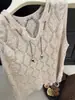 Chaleco de punto hueco con cuello en V de seda helada estilo retro francés Old Money para mujer, top sin mangas holgado adelgazante de verano
