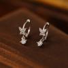 Pendientes de plata de ley 925 con diseño de mariposa y diamantes brillantes para mujer, estilo coreano, sencillos, modernos, dulces, frescos y elegantes, combinables con todo.