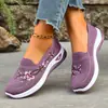 Sapatos Femininos Transfronteiriços 2026 Novo Modelo Sapatos Femininos Bordados Fly-Knit com Solas Macias, Sapatos Leves para Mães de Meia-Idade e Idosas, Sapatos de Pano Old Beijing