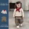 Conjunto infantil para meninas: casaco de outono para bebê menina, cachecol infantil de bolinhas de designer, suéter, conjunto de duas peças com calça xadrez de abóbora