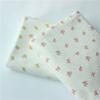 Tela de franela de algodón con pequeñas flores para otoño e invierno, ideal para camisas y ropa de hogar.