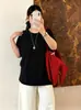 Camiseta feminina casual de manga curta e gola redonda plus size, coleção de outono 2026, top de malha versátil de corte solto para mulheres curvilíneas