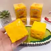 Pelota artesanal de queso simulado creativa, juguete estéticamente agradable para aliviar el estrés, rebote lento, sonido y tacto crujientes