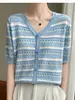 Nova Blusa Feminina de Manga Curta Color Block com Decote V Falsa Peça Dupla Slim Fit Elegante Versátil para o Trabalho 2026 Primavera