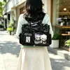 Bolsa Ita, un accesorio bidimensional con temática de anime, presenta un diseño de compartimento transparente, una mochila de moda para estudiantes y chicas, y es personalizable