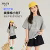 Camiseta de Manga Curta 100% Algodão para Meninas YOJIA Verão 2026 Nova Estilosa Solta Roupas Infantis Top Gola Redonda Roupas de Verão Infantis