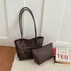 Bolsa Tote Tecida Vazada de Grande Capacidade para o Verão 2026 Feminina Rétro Renda Única Ombro Bolsa Grande Bolsa Suave para o Dia a Dia Sob o Braço