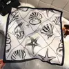 Bufanda de Seda Estampado de Conchas Fresca y de Alta Gama para Mujer, Bufanda Cuadrada Fina de Seda Artificial, Bufanda Versátil para el Cuello
