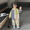 Camisas para Niños Colección Primavera 2026 Nuevo Elegante y Genial Conjunto de Tres Piezas para Niños, Ropa de Pana para Bebés en Primavera y Otoño