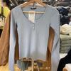 Marca Estilo Bm Camiseta de Manga Larga para Mujer con Cuello Redondo y Patrón Oscuro Plano de Tres Botones, Ropa Ajustada para Mujer, Camiseta de Manga Larga, Camiseta Básica de Manga Larga