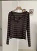 KEKEZOON Camiseta Henley de Manga Larga Rayada Cuello Semiabierto Bloques de Color Nuevo Otoño Temprano Top Adelgazante 8864