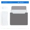 Funda para portátil compatible con MacBook Neo, hecha de material de cuero en la misma serie de colores, ofreciendo un toque premium