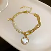 Pulsera de Perlas de Agua Dulce con Broche en Forma de T de Abeja Microincrustada de Circonita Estilo Francés, Pulsera de Lujo Ligero de Gama Alta, Accesorio de Mano Moderno y Elegante