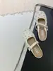 Sandálias e Chinelos Mary Jane de Bico Fino 2025 Novos Sandálios Elegantes com Strass de Salto Baixo com Saia Meio Chinelos para Mulheres
