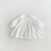 Vestido para meninas pequenas e crianças, novo estilo coreano de outono, com gola de lapela e acabamento em renda, elegante vestido de princesa de manga comprida para bebês