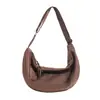 Bolsa de ombro fashion unissex, grande capacidade, versátil, estilo novo, adequada para o trajeto diário, com um design sofisticado e casual, uma bolsa tote única