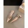 Sandalias de tacón alto de moda, cerradas por delante y abiertas por detrás para mujer, nuevo modelo de primavera 2026, adecuadas para combinar con faldas, corte bajo, tacón grueso, sandalias plateadas