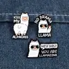 Celebridad de internet linda alpaca Biyaya prendedor de pecho animal pequeño creativo insignia inglesa sombrero mochila lindo accesorio pequeño fijo