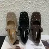 Primer Encuentro Ji Zapatos Mary Jane de Lunares Retro para Mujer 2026 Otoño Nuevo Hebilla Única Punta Cuadrada Fondo Plano Suela Suave Versátil Lana