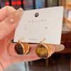 Pendientes redondos de piedra de ojo de tigre natural para mujer, pequeños y exquisitos pendientes retro, joyería de nicho, ligeros, de lujo, de alto temperamento.