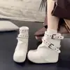 Botas Versáteis para Camadas com Solado Grosso e Fivela de Couro 2026 Novo Retro Emagrecedor Bico Redondo Combinam Bem com Saias Botas de Cano Curto Birkenstock Versáteis