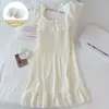 Nueva Estilo Verano 2026 Bata de Noche de Algodón Nube para Mujer, Encaje Blanco Crudo con Mangas Cortas Volantes y Almohadillas en el Pecho, Ropa de Casa Dulce de Longitud Media