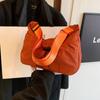 Bolsa plissada feminina 2024 Nova moda moda casual bolsa de ombro Bolsa crossbody de grande capacidade Bolsa de classe