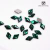 Nuevo Arte de Uñas Esmeralda Formas Fondo Plano Diamante Verde Oscuro Arte de Uñas Fondo Dorado Diamante Joyería Arte de Uñas Pedrería para Uñas