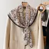 Bufanda de Seda Blanca Estilo Floral Camelia, Bufanda Cuadrada Grande 90X90 para Mujer de Primavera y Otoño, Nuevo Modelo 2026, Chal Bufanda de Seda de Morera