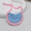 Muñeca de Algodón Mini Bolso Decoración Cachorro Gatito Hecho a Mano Babero Accesorios Bufanda Tejida a Crochet Decoración de Muñeca