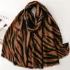 Bufandas retro europeas y americanas con estampado de cebra, multicolor, con rayas contrastantes, bufandas largas de seda, accesorios versátiles de otoño e invierno, y suministro transfronterizo