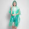 Capa impermeable desechable hecha de material PE engrosado, empaque comprimido al vacío para comercio transfronterizo, disponible con logotipo y estampado de patrones, en stock