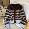 Cardigan de Tricô Listrado Color-Block Retrô Gola Redonda 2026 Outono/Inverno Novo Manga Longa Emagrecedor Suéter Casaco Feminino Top Tendência