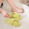 Pantuflas Cruzadas Planas sin Cierre, Estilo Nuevo para Todas las Estaciones, Lindo Diseño de Mariposa, Pantuflas Cómodas de Algodón y Lino con Suela Suave para Niñas, Adecuadas para Uso en Casa
