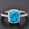 Anel de pedra preciosa colorida de diamante retangular de venda quente Comércio exterior europeu e americano Anel de noivado de diamante quadrado clássico banhado a prata 925 joia de mão