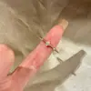 Anillo de diamante de trébol de cuatro hojas, estilo minimalista, adecuado para uso diario y para ir al trabajo, anillo articulado, diseño floral, diamante único, engaste de cuatro garras, anillo para el dedo índice