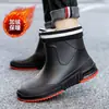 Botas de lluvia para hombres y mujeres, zapatos impermeables para cocina y obras de construcción, botas cortas de goma cálidas de algodón polar engrosado para exteriores, venta al por mayor de botas de lluvia