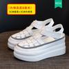 Sandalias para mujer con suelas gruesas dentro de los zapatos blancos de cuero base de bizcocho de pino nueva versión coreana de una generación verano 2022