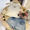 Conjunto de Verão para Menina 2025 Nova Chegada Roupa de Verão para Bebê Menina Estilo Western Celebrante Cibernético Colete Shorts Jeans de Alça Conjunto de Três Peças