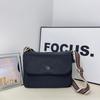 2025 nueva bolsa de hombro de tela de nylon de color liso bolsa cruzada ligera moda simple monedero para teléfono móvil 05283-SF