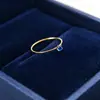 Anillo de titanio para mujer, banda lisa ultra delgada de 1 mm con cuatro garras y circonita, no se decolora, súper brillante, anillo de diamante de nicho de lujo ligero, anillo de piedra preciosa