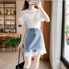 Elegante y fresco conjunto de moda de falda corta, conjunto de dos piezas de verano con top de encaje de manga corta sin hombros y media falda de mezclilla