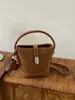 Bolso cubo estilo francés para mujer, nuevo bolso de hombro color-blocking de moda 2026, bolso de mano de nicho para el día a día, bolso pequeño cruzado para damas