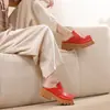 Mules Femininas Vintage de Couro Genuíno, Bico Fechado, Sola Grossa, Novo Estilo Retro Primavera/Verão 2026, Sandálias Confortáveis para Uso Externo com Solado Macio
