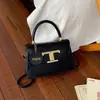 Bolso pequeño simple y elegante para mujer, nuevo bolso cuadrado pequeño de moda vintage de alta gama para otoño de 2026, bolso de mujer moderno y versátil